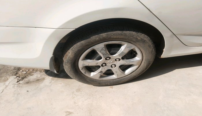 2011 Hyundai Verna FLUIDIC 1.4 CRDI, Diesel, Manual, 1,73,752 km, tyre