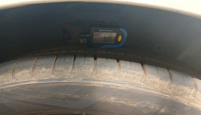 2014 Ford Ecosport TITANIUM 1.5L PETROL, Petrol, Manual, 1,01,061 km, tyre