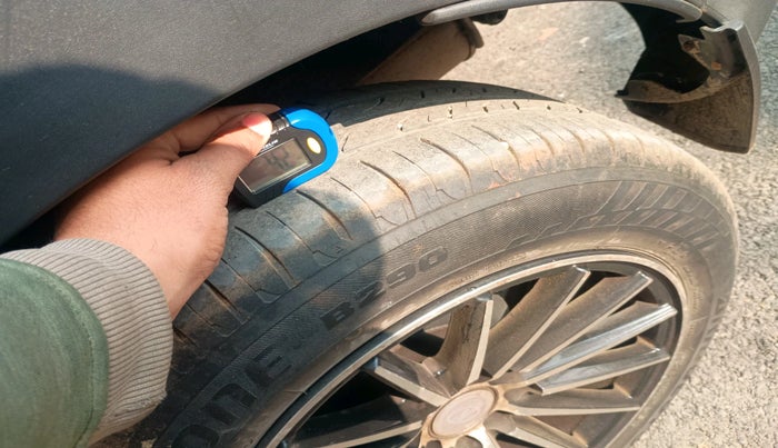 2020 Renault TRIBER RXZ AMT, Petrol, Automatic, 29,268 km, tyre