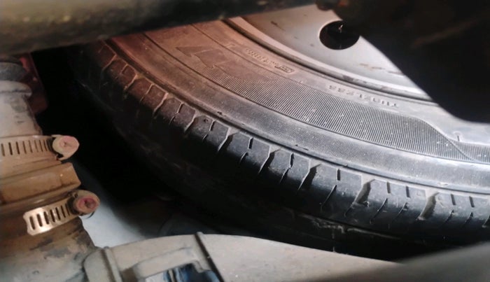 2011 Maruti Wagon R 1.0 LXI CNG, Petrol, Manual, 1,97,580 km, tyre