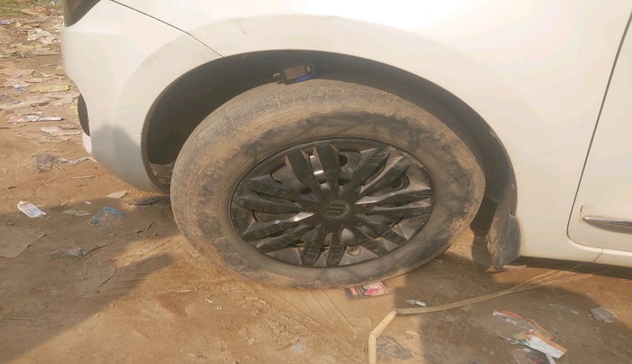 2017 Maruti Dzire VXI, Petrol, Manual, 40,246 km, tyre