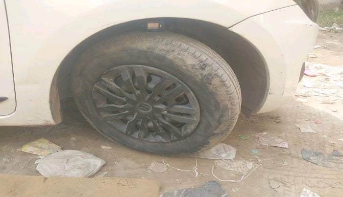 2017 Maruti Dzire VXI, Petrol, Manual, 40,246 km, tyre