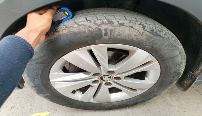 2022 Skoda KUSHAQ AMBITION 1.0L TSI AT, Petrol, Automatic, 30,515 km, tyre