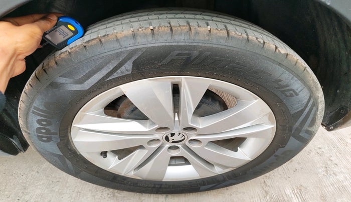 2022 Skoda KUSHAQ AMBITION 1.0L TSI AT, Petrol, Automatic, 30,515 km, tyre