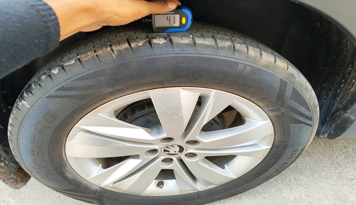 2022 Skoda KUSHAQ AMBITION 1.0L TSI AT, Petrol, Automatic, 30,515 km, tyre