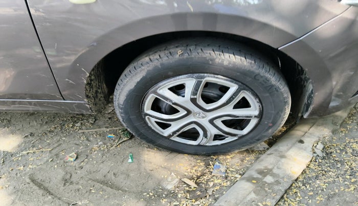 2017 Tata Tiago XT PETROL, Petrol, Manual, 1,61,376 km, tyre