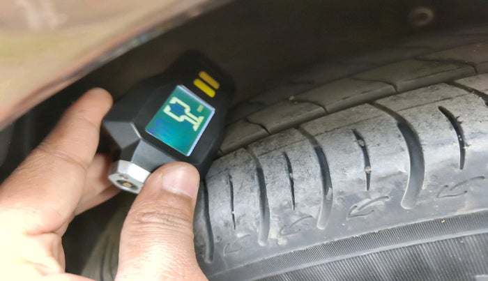 2015 Maruti Ciaz ZXI, Petrol, Manual, 73,683 km, tyre