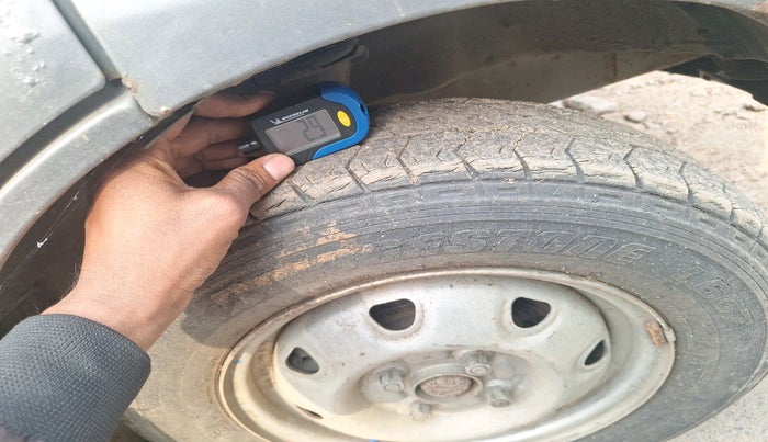 2011 Maruti Eeco 5 STR WITH A/C+HTR, Petrol, Manual, 32,112 km, tyre