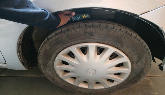 2014 Datsun Go T, Petrol, Manual, 56,590 km, tyre