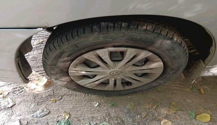 2014 Toyota Innova 2.5 GX 7 STR, Diesel, Manual, 70,018 km, tyre