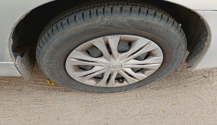 2014 Toyota Innova 2.5 GX 7 STR, Diesel, Manual, 70,018 km, tyre