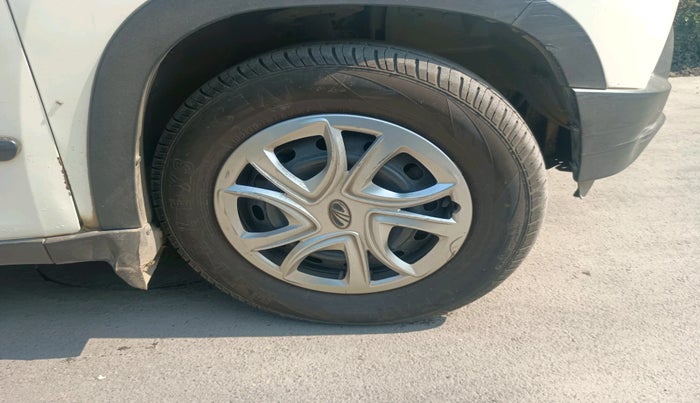 2017 Mahindra Kuv100 K4 D 6 STR, Diesel, Manual, 7,491 km, tyre