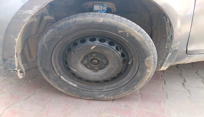 2012 Maruti Swift VXI, Petrol, Manual, 1,24,651 km, tyre