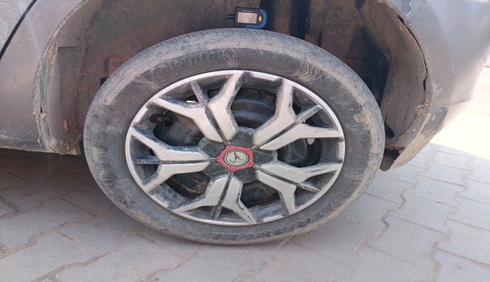 2012 Maruti Swift VXI, Petrol, Manual, 1,24,651 km, tyre