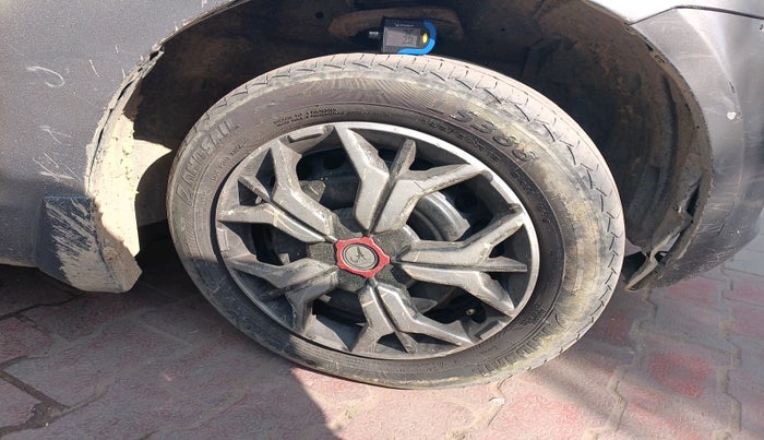 2012 Maruti Swift VXI, Petrol, Manual, 1,24,651 km, tyre