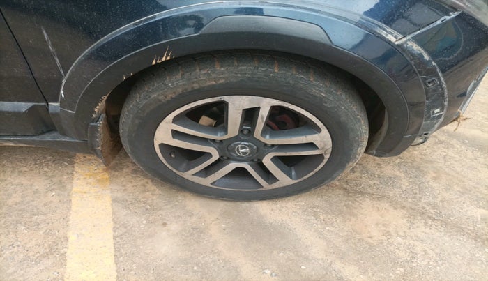 2017 Tata Hexa XTA 4X2 6 STR, Diesel, Automatic, 1,35,049 km, tyre