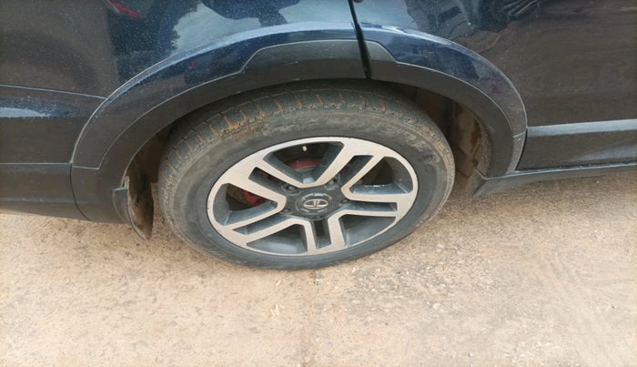 2017 Tata Hexa XTA 4X2 6 STR, Diesel, Automatic, 1,35,049 km, tyre