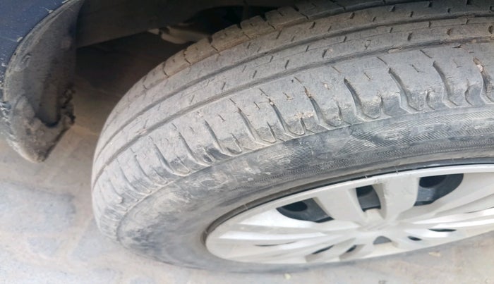 2018 Maruti Dzire VXI, Petrol, Manual, 29,338 km, tyre