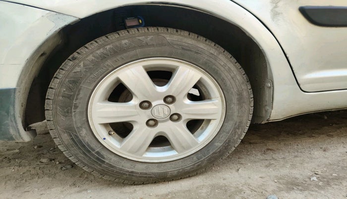 2011 Maruti Swift Dzire ZXI, Petrol, Manual, 42,155 km, tyre