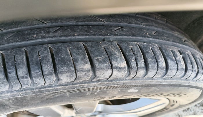 2017 Maruti Vitara Brezza ZDI, Diesel, Manual, 1,33,022 km, tyre