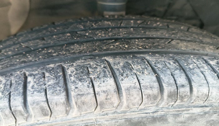 2017 Maruti Vitara Brezza ZDI, Diesel, Manual, 1,33,022 km, tyre