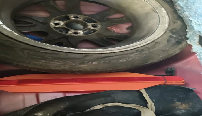 2015 Honda Brio VX AT, Petrol, Automatic, 53,295 km, tyre