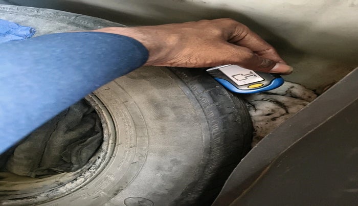 2013 Hyundai i10 MAGNA 1.2, Petrol, Manual, 83,900 km, tyre