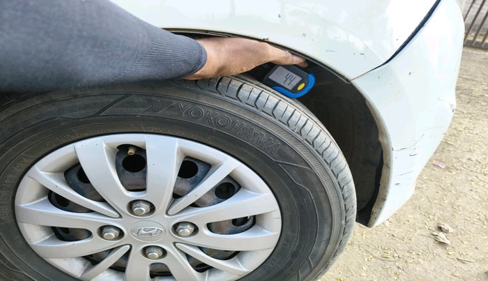 2013 Hyundai i10 MAGNA 1.2, Petrol, Manual, 83,900 km, tyre