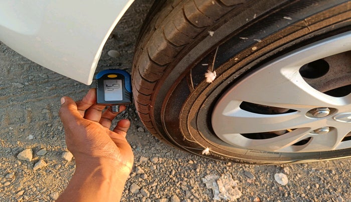 2012 Hyundai i10 MAGNA 1.2, Petrol, Manual, 1,11,839 km, tyre