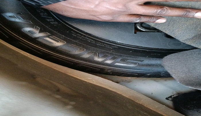 2012 Hyundai i10 MAGNA 1.2, Petrol, Manual, 1,11,839 km, tyre