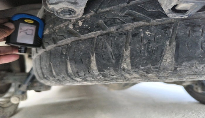 2016 Toyota Innova Crysta 2.4 VX 8 STR, Diesel, Manual, 4,17,637 km, tyre