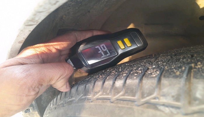 2013 Maruti Ertiga VDI, Diesel, Manual, 1,50,000 km, tyre