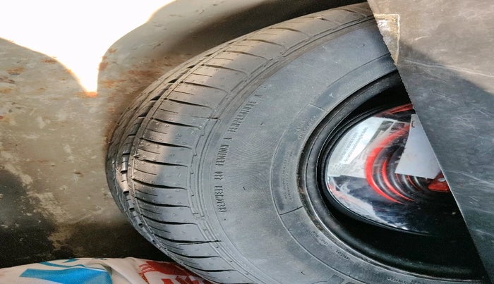 2016 Maruti Ciaz ZXI+, Petrol, Manual, 1,13,900 km, tyre