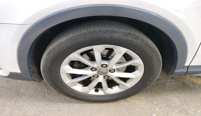 2016 Audi Q3 35 TDI Quattro, Diesel, Automatic, 1,40,197 km, tyre