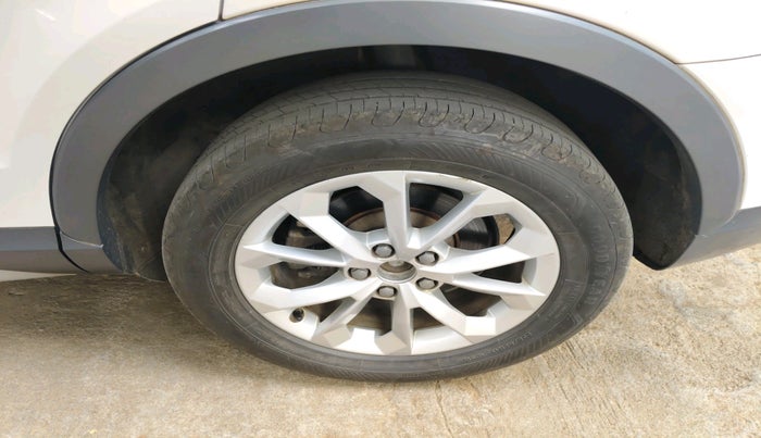 2016 Audi Q3 35 TDI Quattro, Diesel, Automatic, 1,40,197 km, tyre