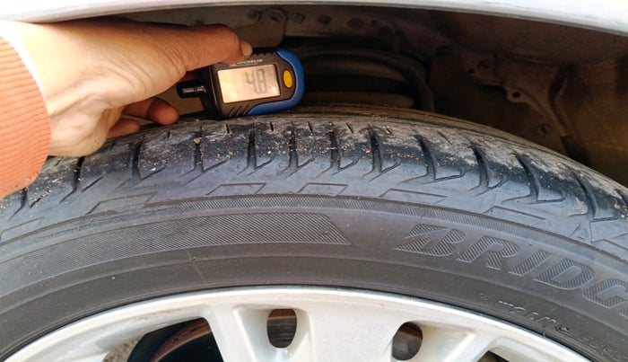 2016 Toyota Innova Crysta 2.4 VX 8 STR, Diesel, Manual, 1,02,523 km, tyre