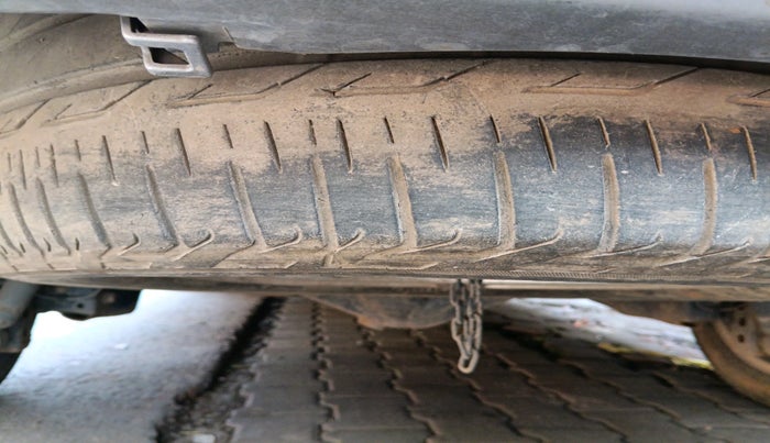 2016 Toyota Innova Crysta 2.4 VX 8 STR, Diesel, Manual, 1,02,523 km, tyre