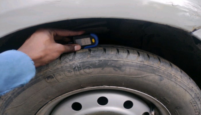 2015 Maruti Swift Dzire LXI, Petrol, Manual, 1,47,706 km, tyre