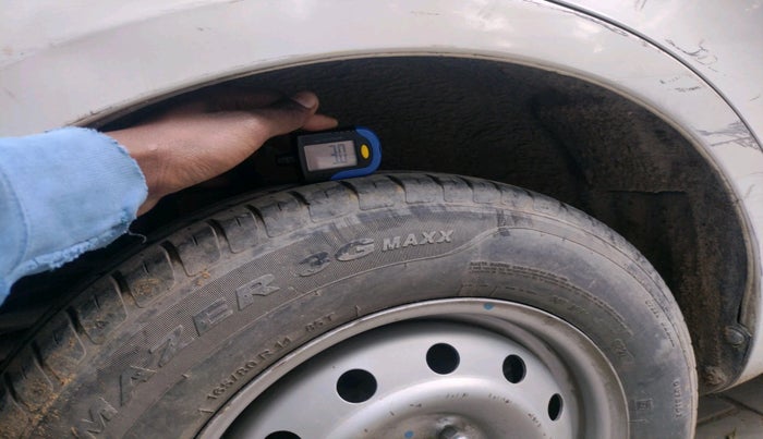 2015 Maruti Swift Dzire LXI, Petrol, Manual, 1,47,706 km, tyre