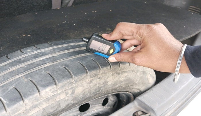 2011 Maruti Ritz LXI, Petrol, Manual, 1,62,657 km, tyre