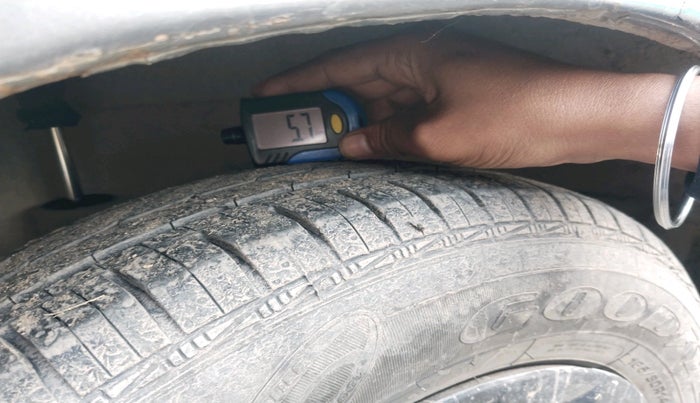 2011 Maruti Ritz LXI, Petrol, Manual, 1,62,657 km, tyre