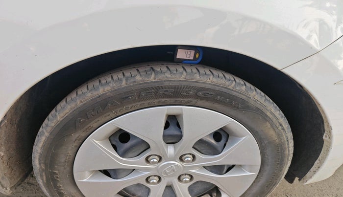 2014 Hyundai Xcent S 1.2, Petrol, Manual, 88,992 km, tyre