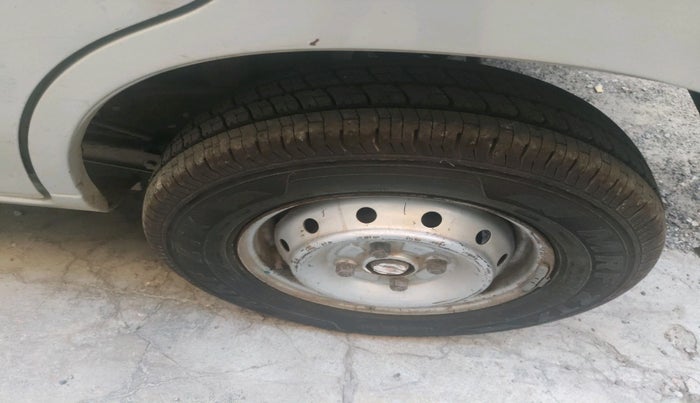 2010 Maruti Alto LXI, Petrol, Manual, 1,34,484 km, tyre