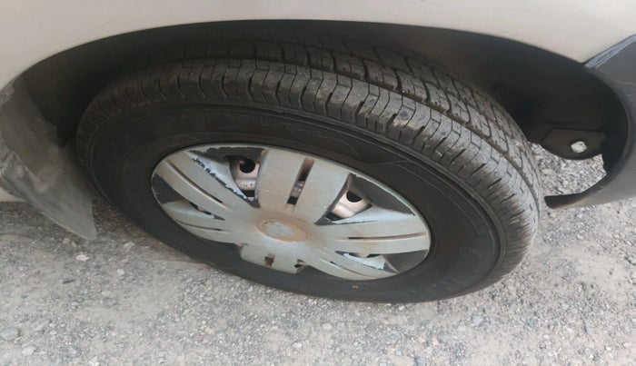 2010 Maruti Alto LXI, Petrol, Manual, 1,34,484 km, tyre