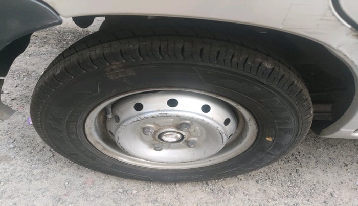 2010 Maruti Alto LXI, Petrol, Manual, 1,34,484 km, tyre