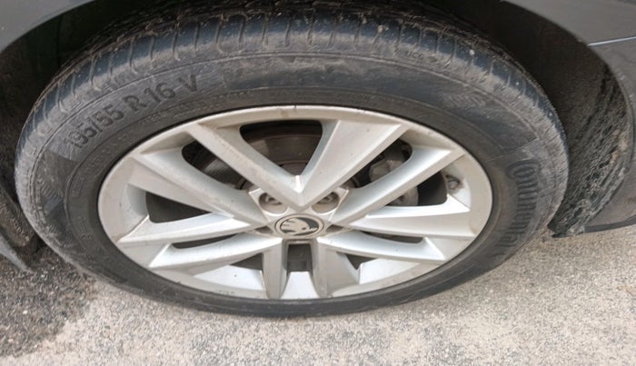 2017 Skoda Rapid STYLE 1.5 TDI AT, Diesel, Automatic, 1,09,166 km, tyre