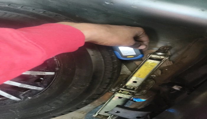 2013 Hyundai Eon MAGNA +, Petrol, Manual, 75,376 km, tyre