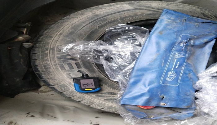 2016 Maruti Swift Dzire VDI, Diesel, Manual, 1,01,377 km, tyre