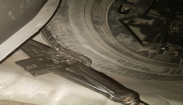 2012 Hyundai i10 ERA 1.1, Petrol, Manual, 1,38,672 km, tyre