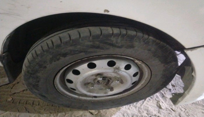 2012 Hyundai i10 ERA 1.1, Petrol, Manual, 1,38,672 km, tyre